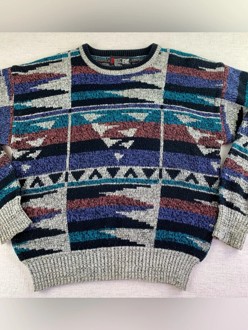 Vintage Today News Men's M long sleeve Multicolor Geometric Crewneck Sweater